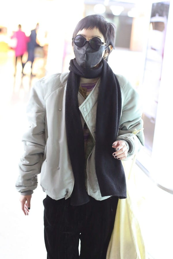 郭采潔私下穿得真低調，但氣質一般人比不上，帆布袋背出了大牌風  第3張