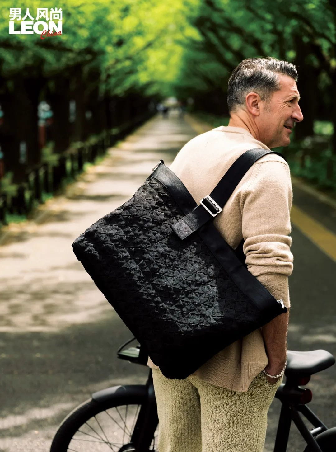 就現(xiàn)在!手提袋就要選稍大號 第9張 就現(xiàn)在!手提袋就要選稍大號 第9張