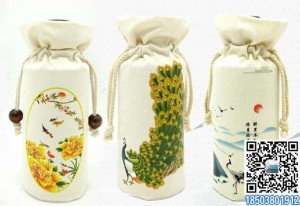 訂做各種中高檔適用織錦緞白酒包裝袋、麻布包裝袋、時尚絨布包裝袋、棉布包裝袋、抽繩束口袋等包裝袋