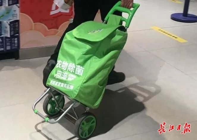 小推車、無紡布袋……在商超，過半顧客自帶購物裝備  第2張