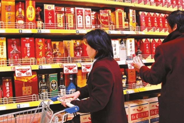 超市里3款酒“真憋屈”！明明是糧食好酒，卻因包裝遭人嫌棄  第1張