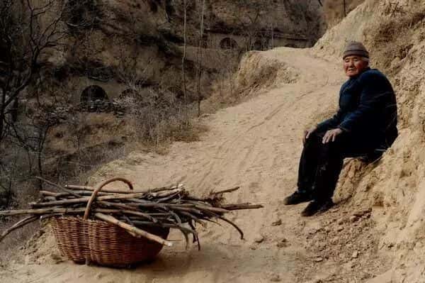 山區留守老人黃小米銷路難,緊急求援,讓我們一起轉發,給他們多一份希望.  第2張