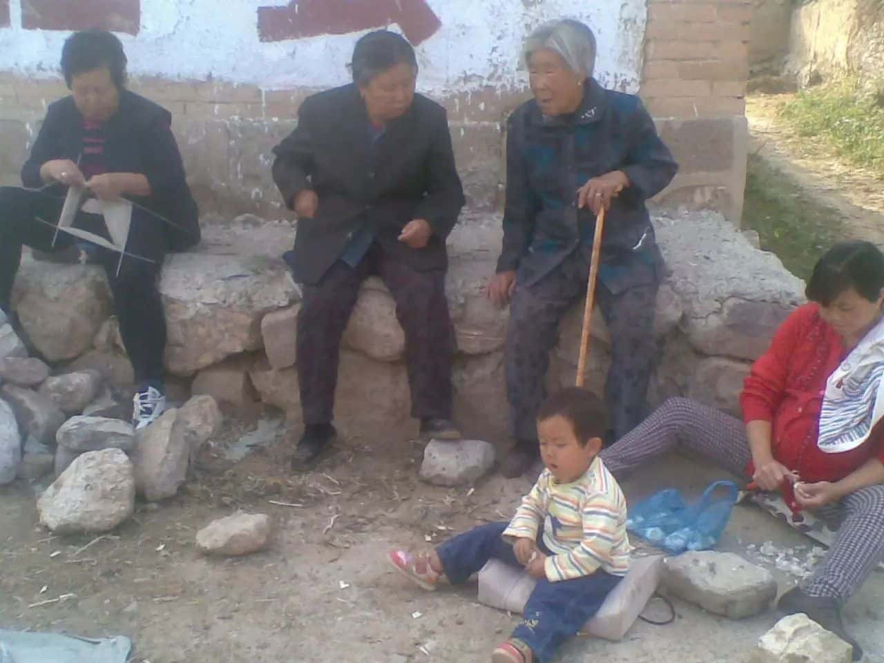 山區留守老人黃小米銷路難,緊急求援,讓我們一起轉發,給他們多一份希望.